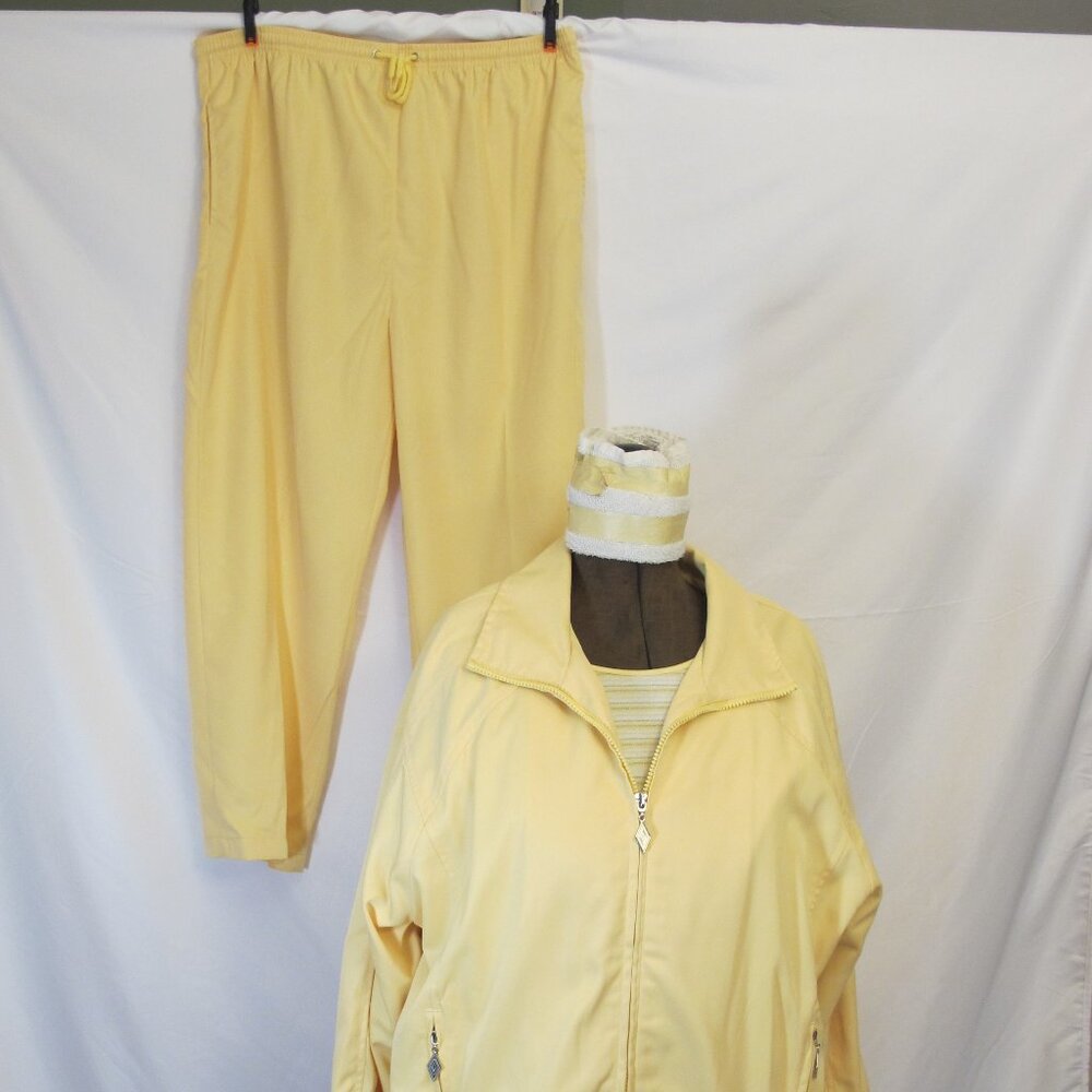 Draper’s and Damon’s yellow 3-piece sweat suit  PXL